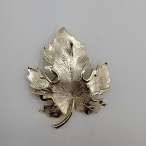 Vintage Gold Tone Maple Leaf Brooch Textured Nature Botanical Lapel Pin 2 inch